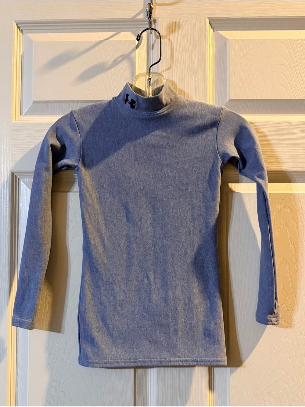 Under Armor cold gear baselayer mock neck, size youth med